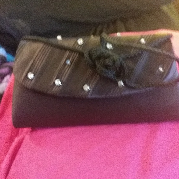 Elegant black clutch with detachable strap - Picture 2 of 2